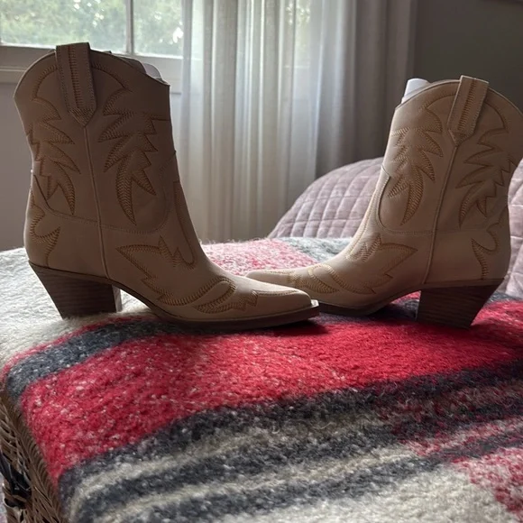 Dolce vita Tan Western Boots for Women - Picture 3 of 4